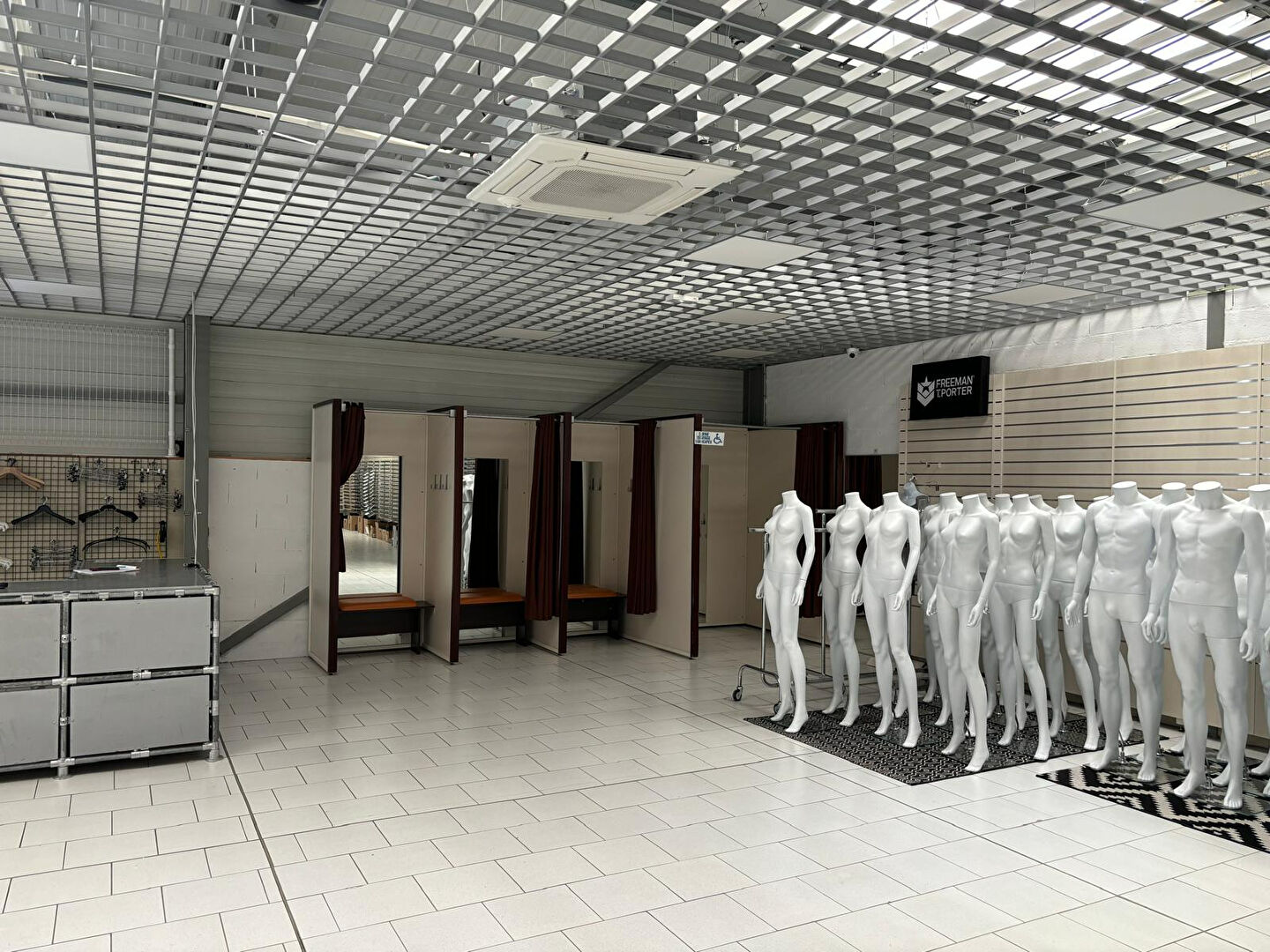 Photo Local commercial à louer - Conflans En Jarnisy 515 m2 image 6/6