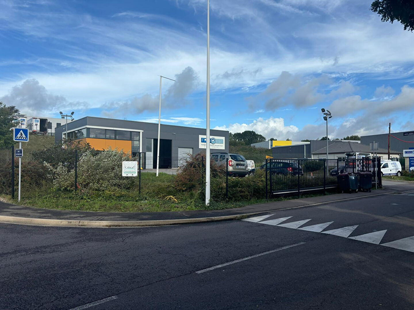 Photo Opportunité de Location - Local d'Activité 1200m² ? image 2/6