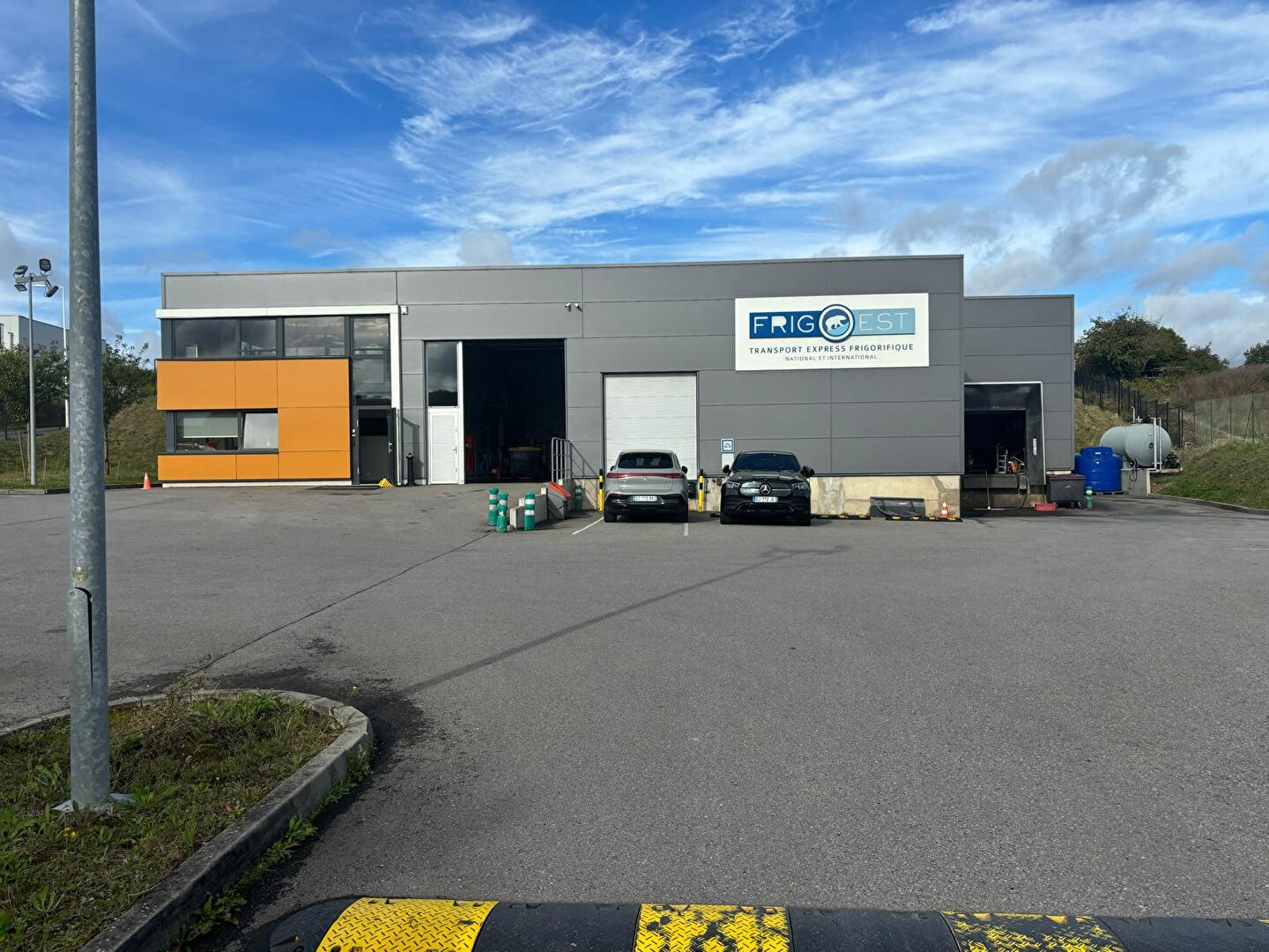 Photo Opportunité de Location - Local d'Activité 565m² image 1/6