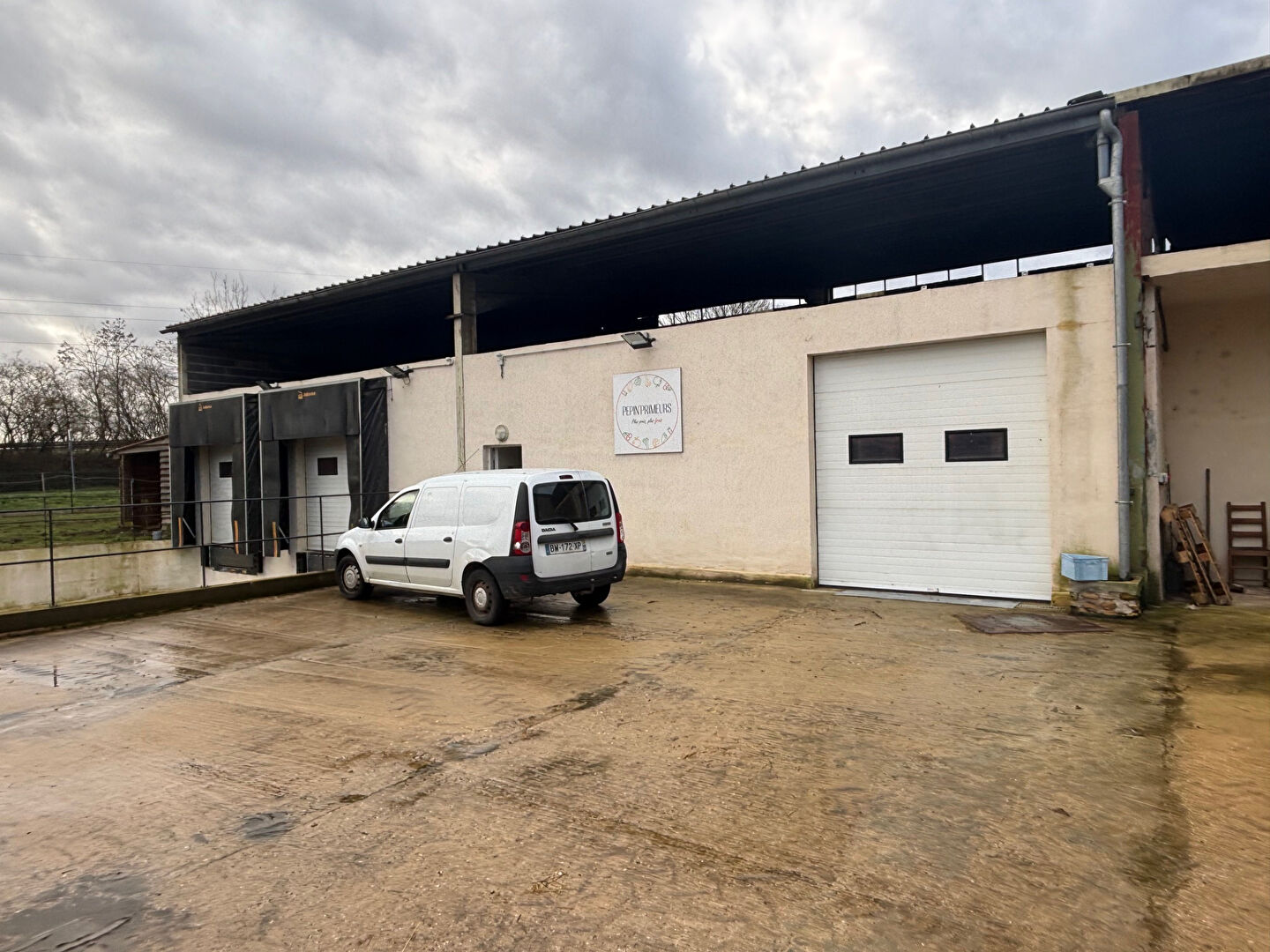 Photo A LOUER EN EXCLUSIVITE LOCAL D'ACTIVITE A RICHEMONT AVEC PARKING image 1/6