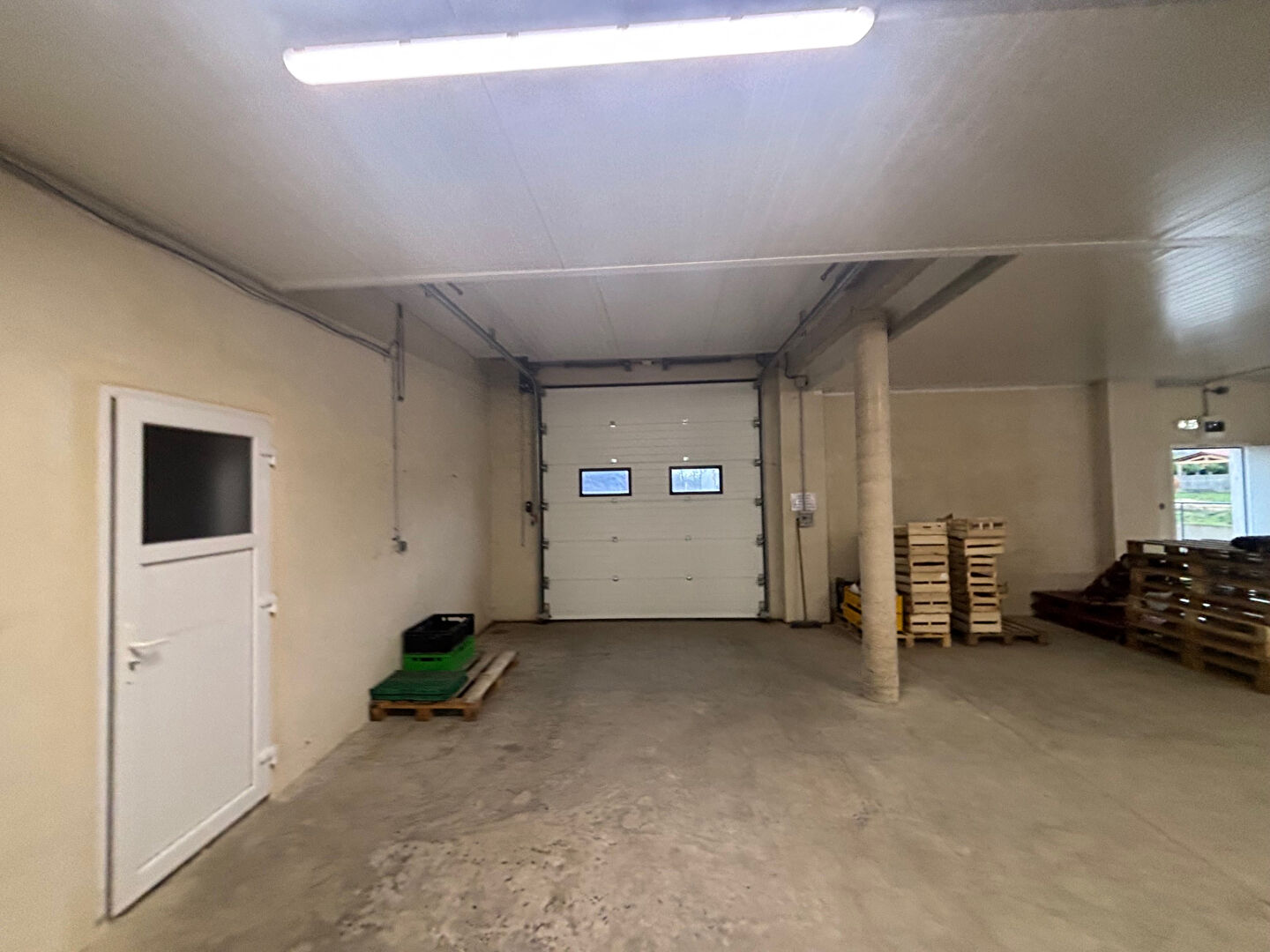 Photo A LOUER EN EXCLUSIVITE LOCAL D'ACTIVITE A RICHEMONT AVEC PARKING image 4/6