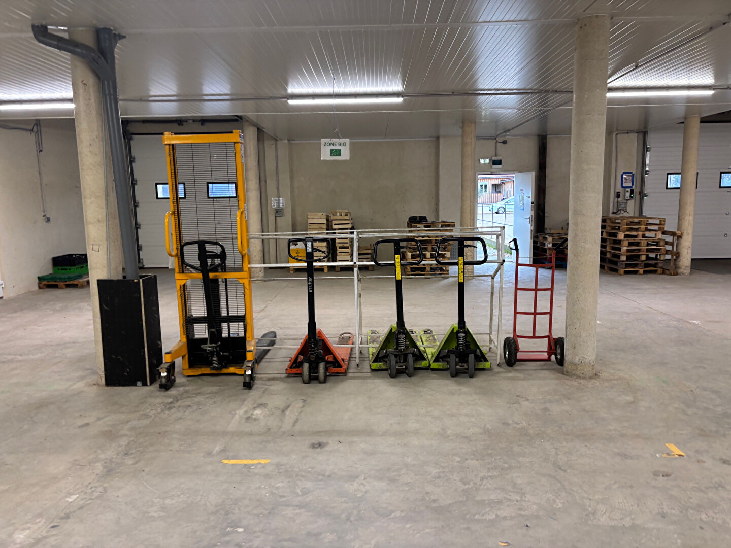 Photo A LOUER EN EXCLUSIVITE LOCAL D'ACTIVITE A RICHEMONT AVEC PARKING image 5/6