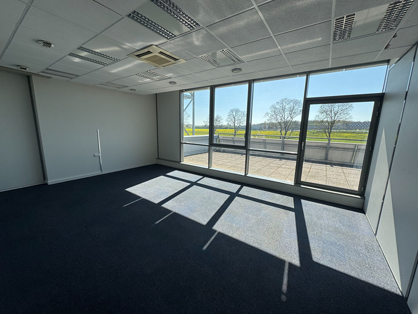 Photo Bureaux 372 m² à louer ? Metz Technopole, lumineux et récents, climatisation, terrasse et parking privatif image 4/6