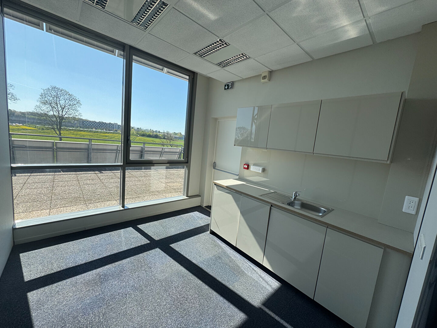 Photo Bureaux 372 m² à louer ? Metz Technopole, lumineux et récents, climatisation, terrasse et parking privatif image 5/6