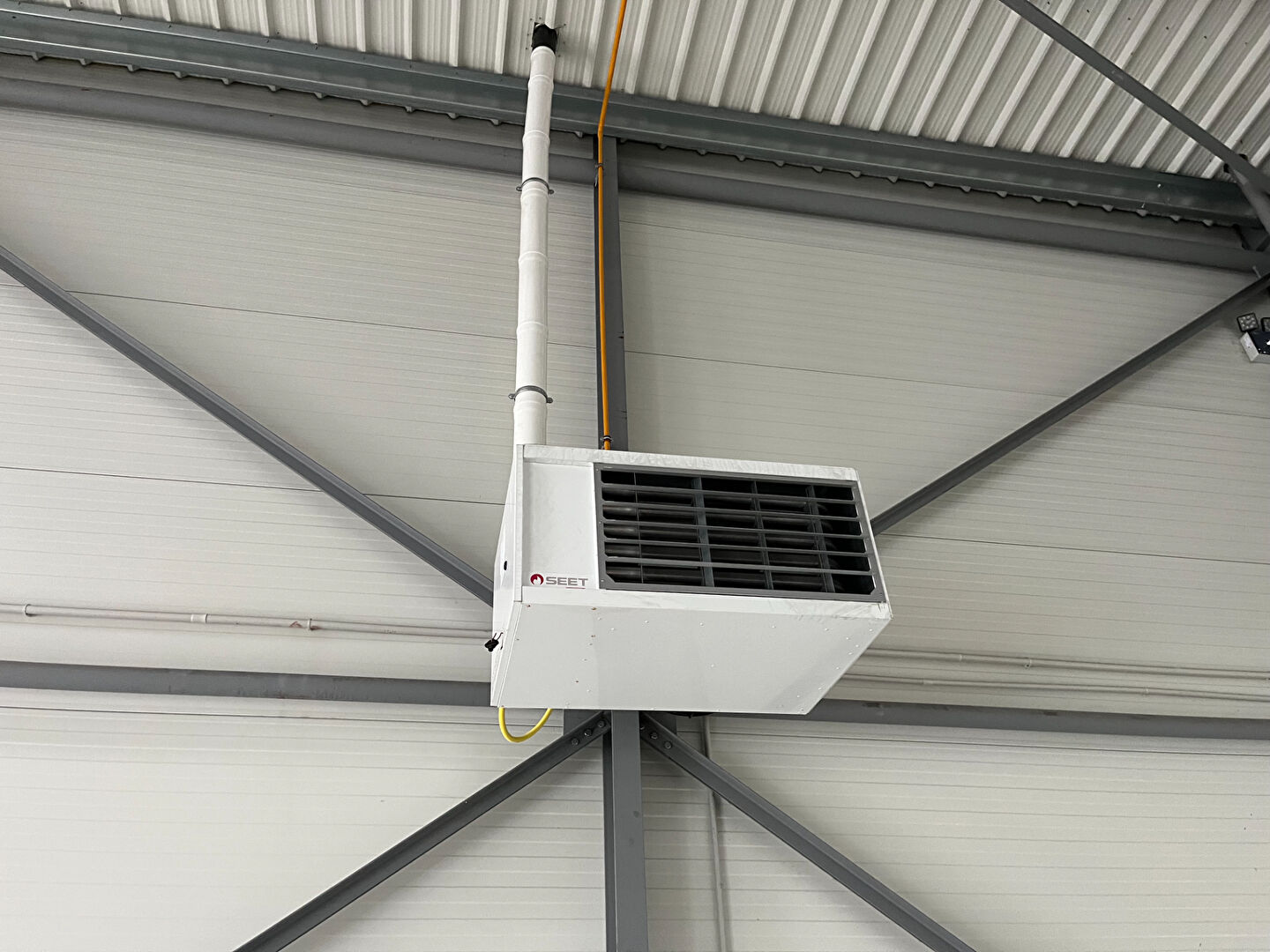 Photo Local d'activité 706 m² à vendre ? Argancy, dépôts chauffés, bureaux équipés, porte sectionnelle électrique image 4/6