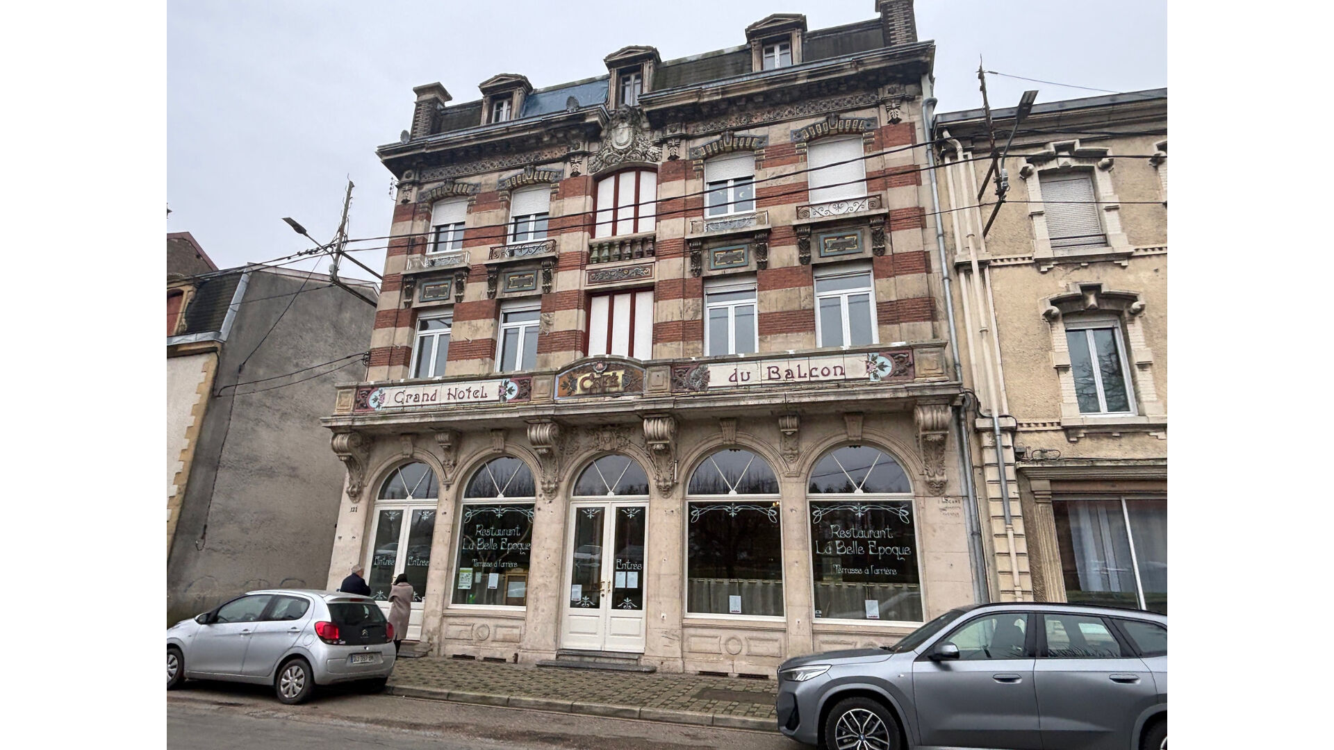 À VENDRE ! IMMEUBLE MIXTE SPÉCIAL INVESTISSEUR