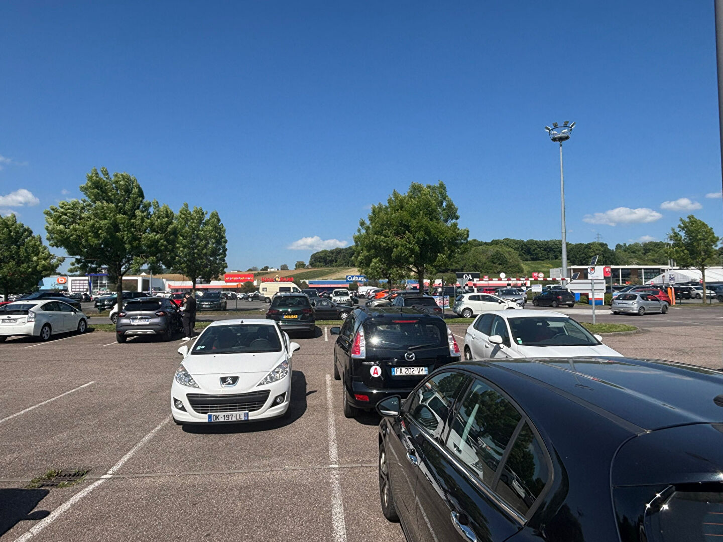 Photo À Louer : Local de 400 m² avec Forte Visibilité ? Zone Commerciale Dynamique image 2/3