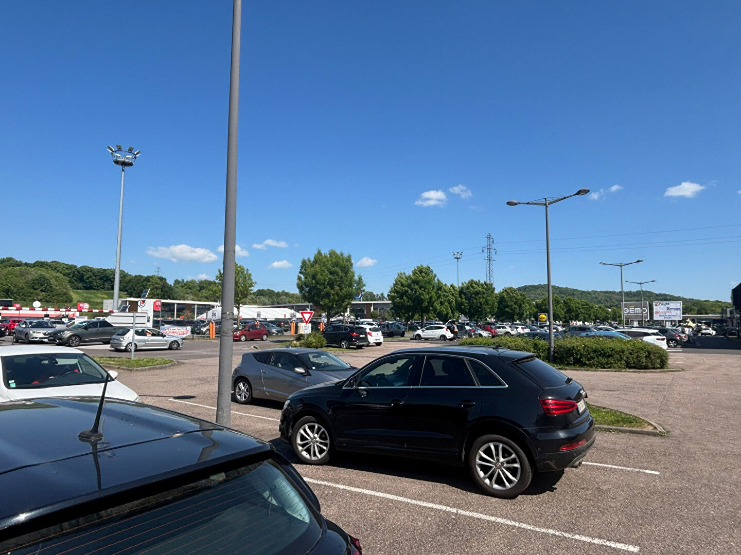 Photo À Louer : Local de 400 m² avec Forte Visibilité ? Zone Commerciale Dynamique image 3/3