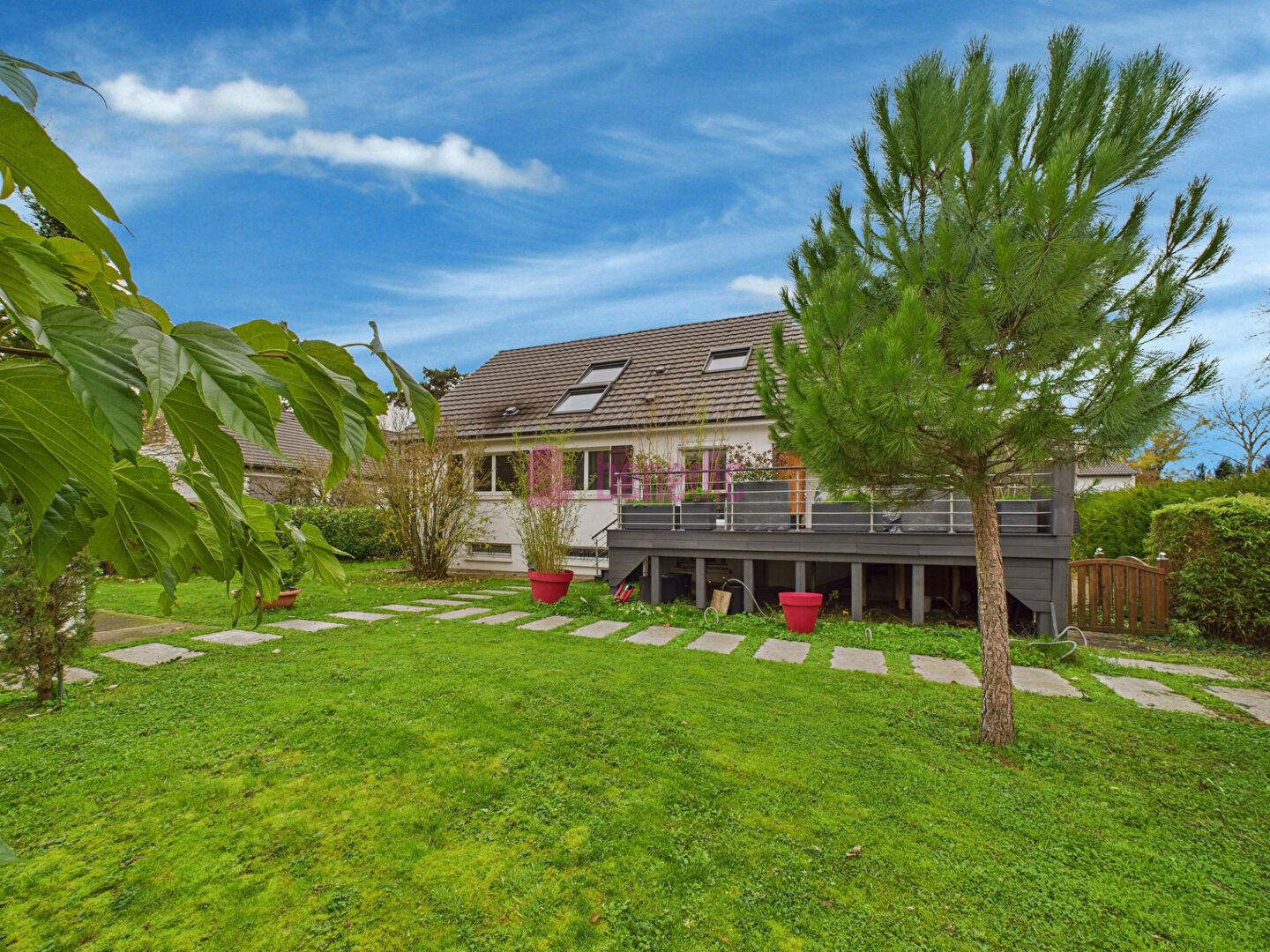 Maison Bertrange 9 pièces 216m²