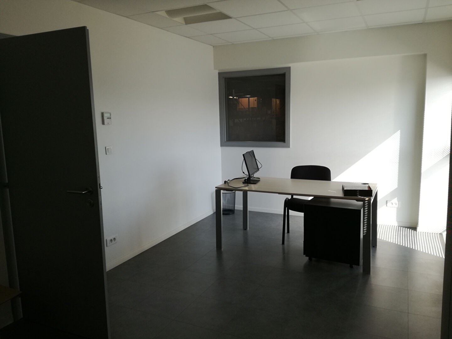 Photo Local d'activité à louer - Norroy Le Veneur 523 m2 image 5/6