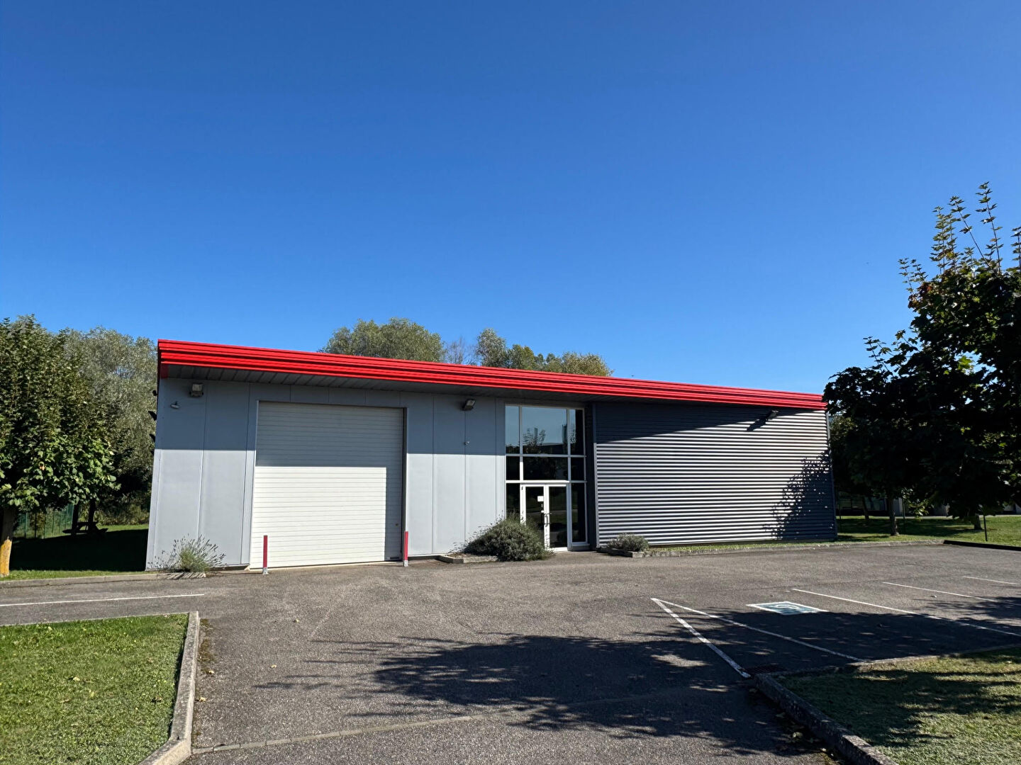 BATIMENT A USAGE DE BUREAUX AVEC STOCKAGE - SAINT-JULIEN-LES-METZ