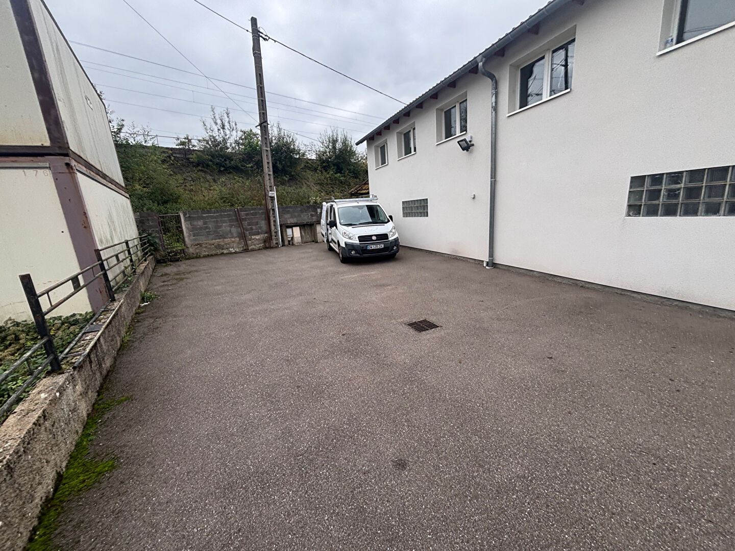 Photo A LOUER EN EXCLUSIVITE LOCAL D'ACTIVITE RUE DE LA VACHOTTE A METZ METZ image 2/6