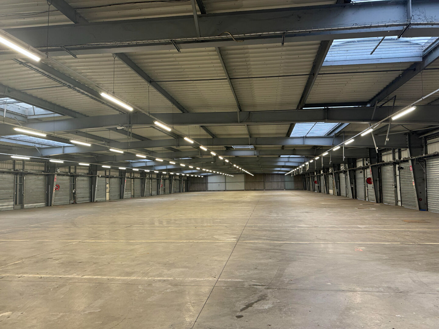 Photo Local d'activité à Ennery de 3399 m² Disponible Immédiatement image 2/6