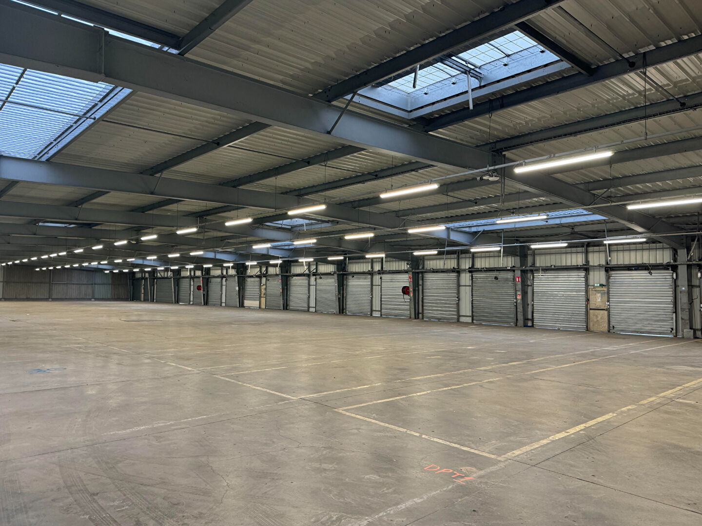 Photo Local d'activité à Ennery de 3399 m² Disponible Immédiatement image 3/6