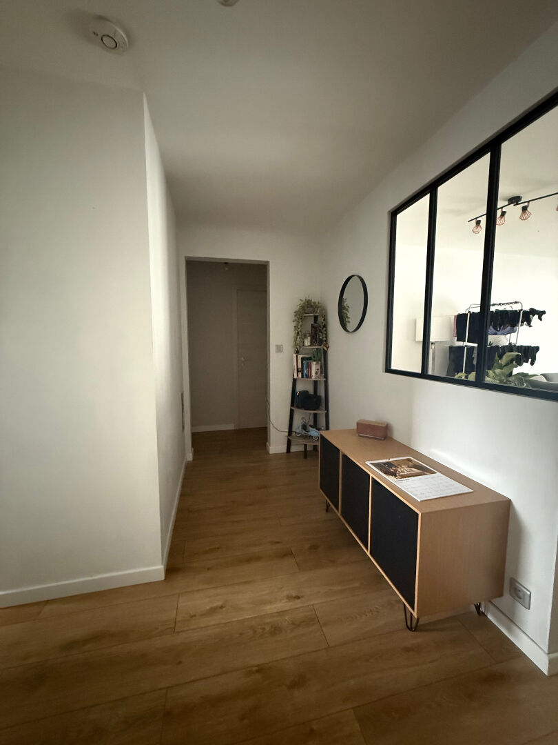 Photo Appartement T3 avec terrasse et jardin arborés - Résidence Hémicycle image 5/6