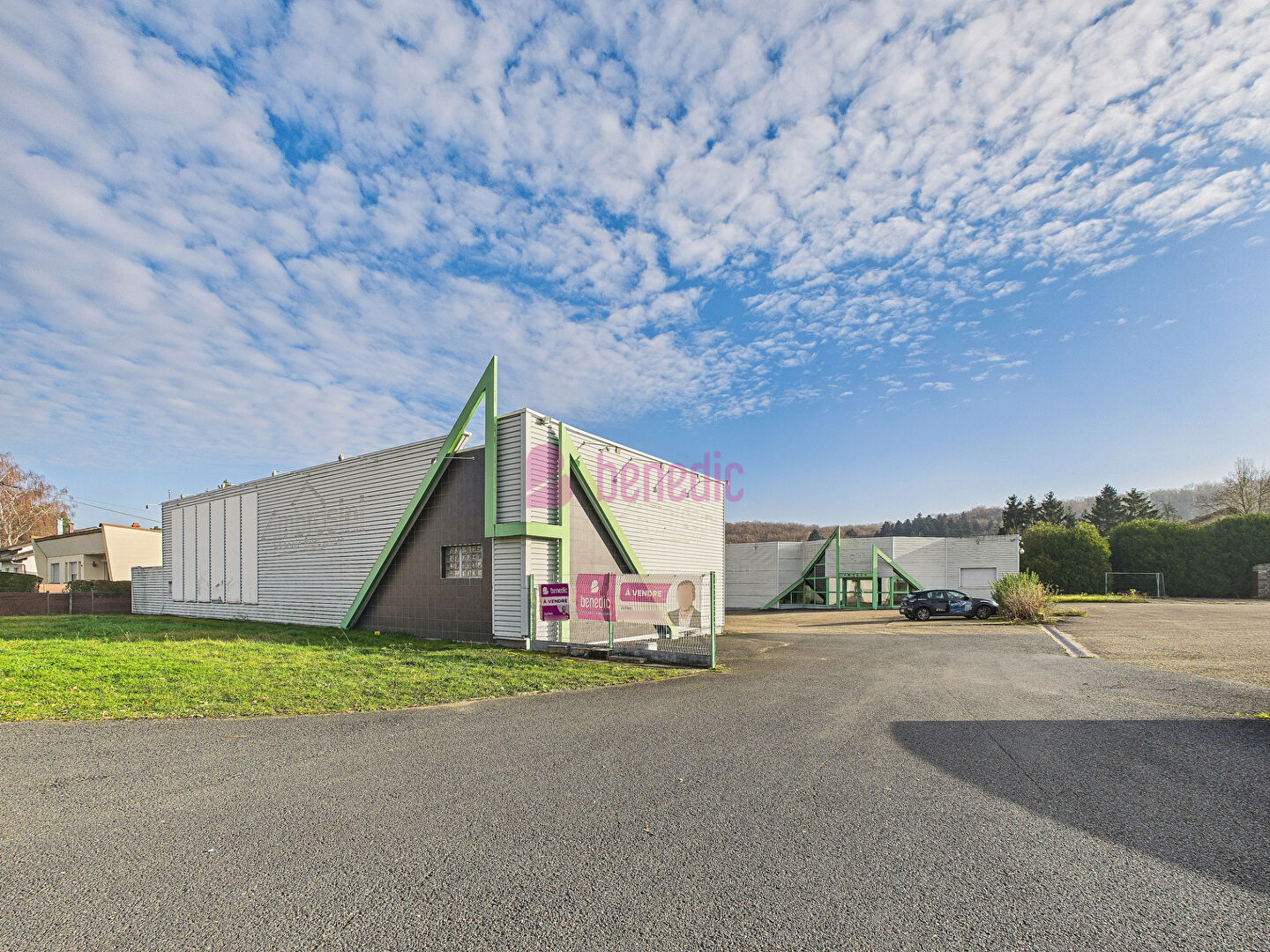 Locaux - Parc d'activité - à vendre - Zone Industrielle du Gros Hêtre