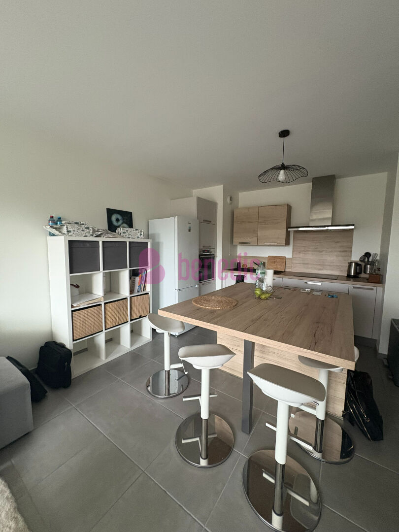 MOULINS LES METZ - f2 meublé - terrasse - parking aérien