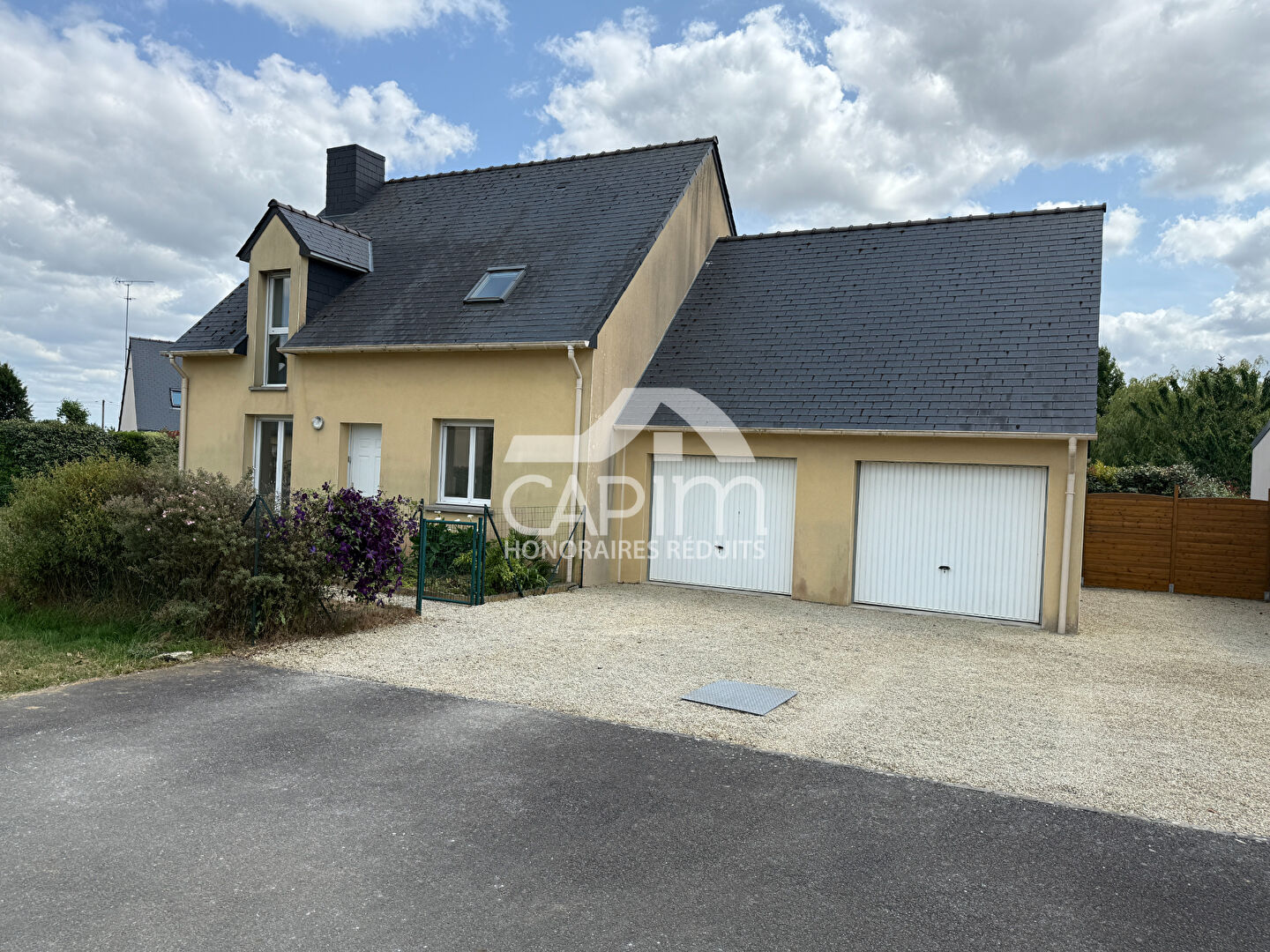 Maison St Sauveur Des Landes 5 pièce(s)- 4 Chambres- Double Garage- Terrain 635m²-