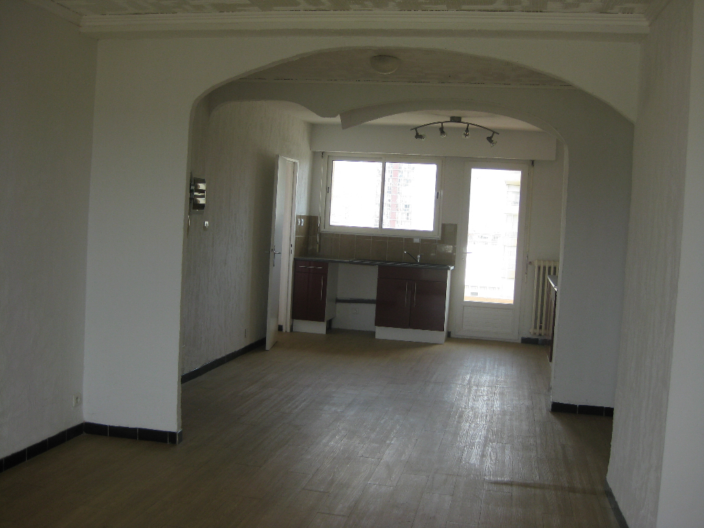 A VENDRE TOULON OUEST T3 DERNIER ETAGE