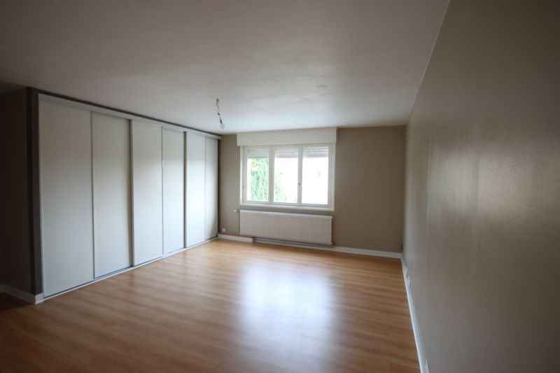 Photo Local Commercial à louer Cambrai 30 m2 image 2/2