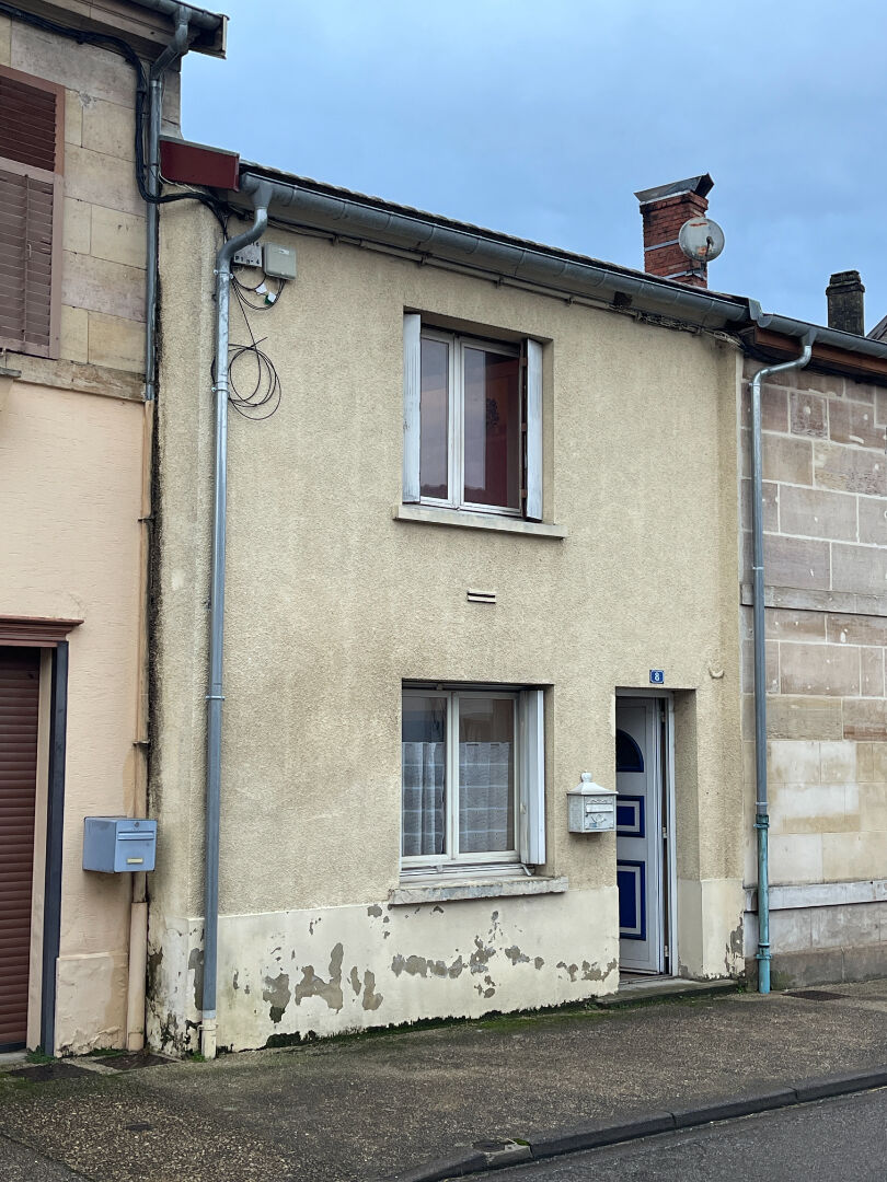 Lisle en Rigault, entre Bar le Duc et Saint Dizier : Maison de village à rafraîchir