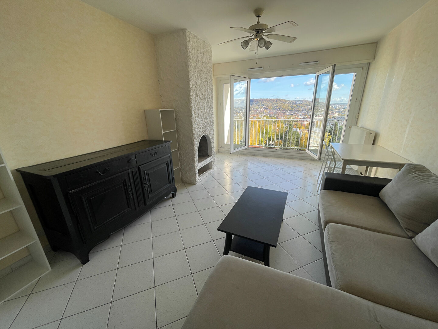 Photo Nancy, dans résidence calme : Lumineux appartement de type 2 avec balcons et garage. image 1/6