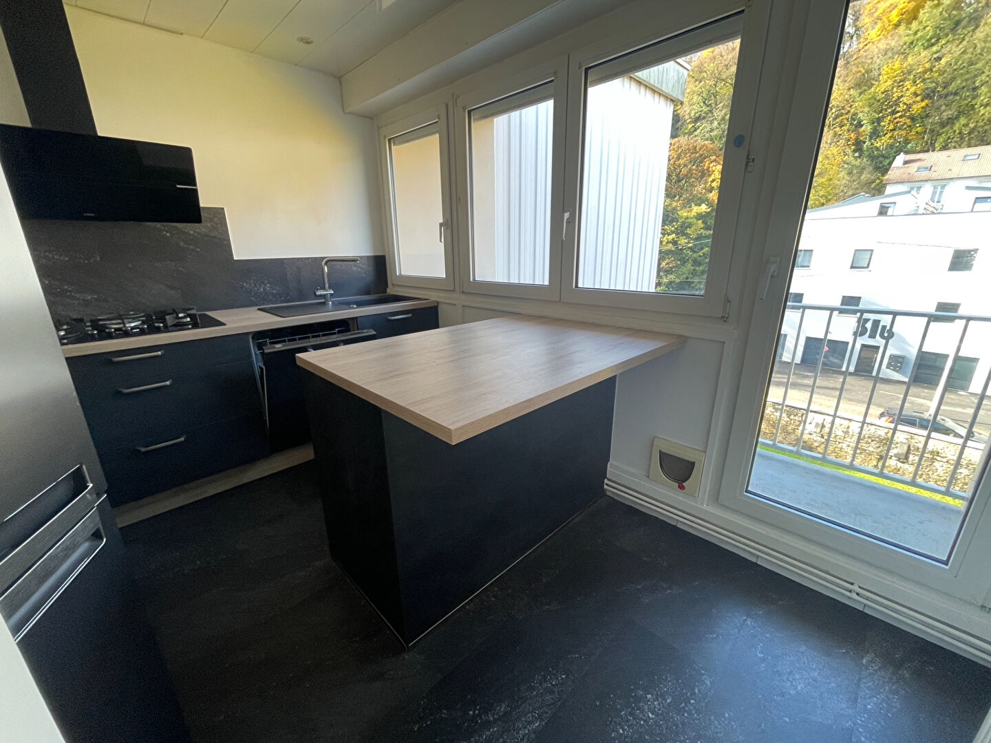 Photo Nancy, dans résidence calme : Lumineux appartement de type 2 avec balcons et garage. image 6/6