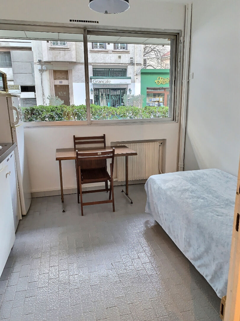 A louer chambre de bonne à Marseille 13008 -  MERMOZ