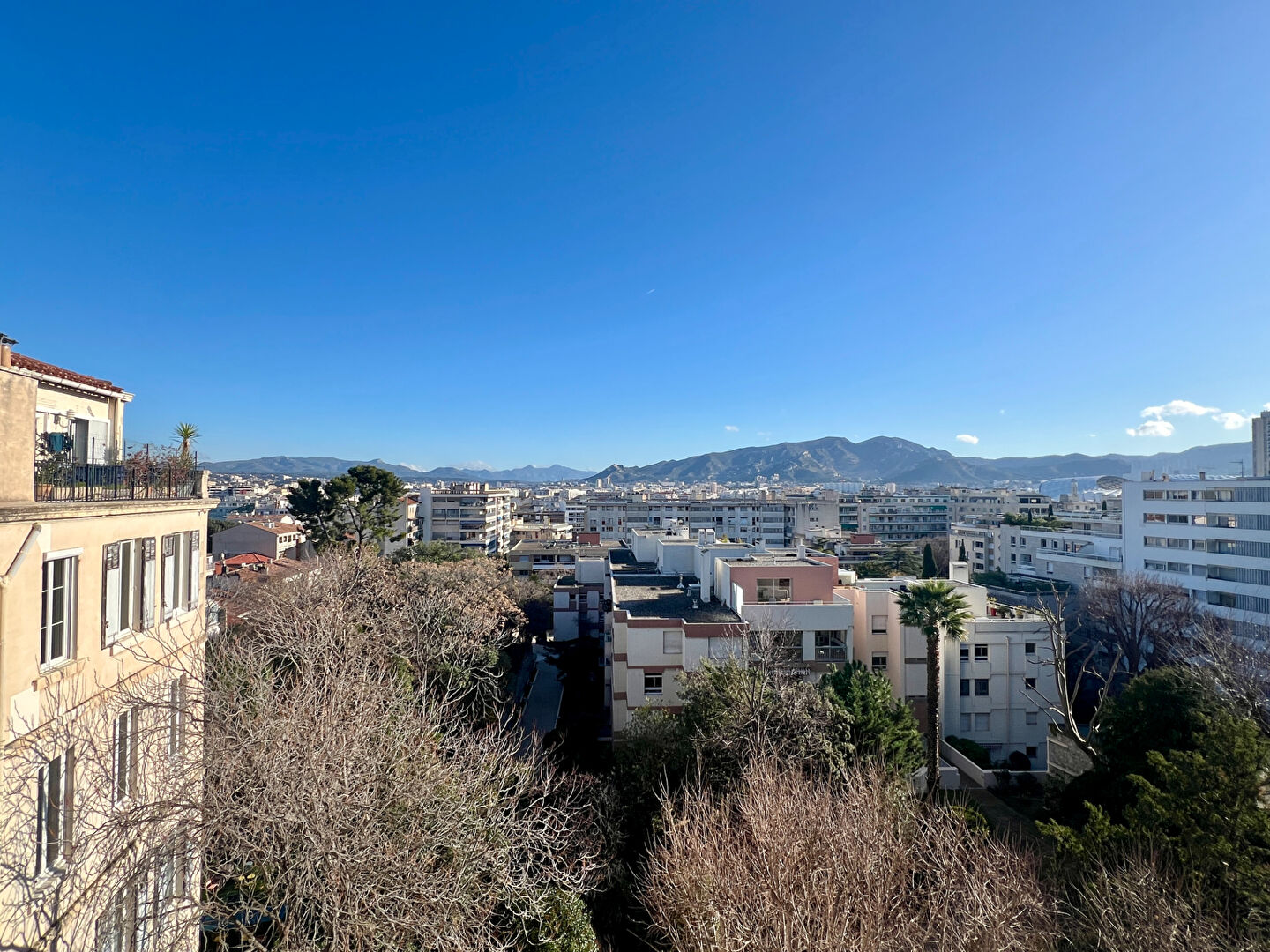 A louer Studio meublé à Marseille 13008 - Secteur PERIER