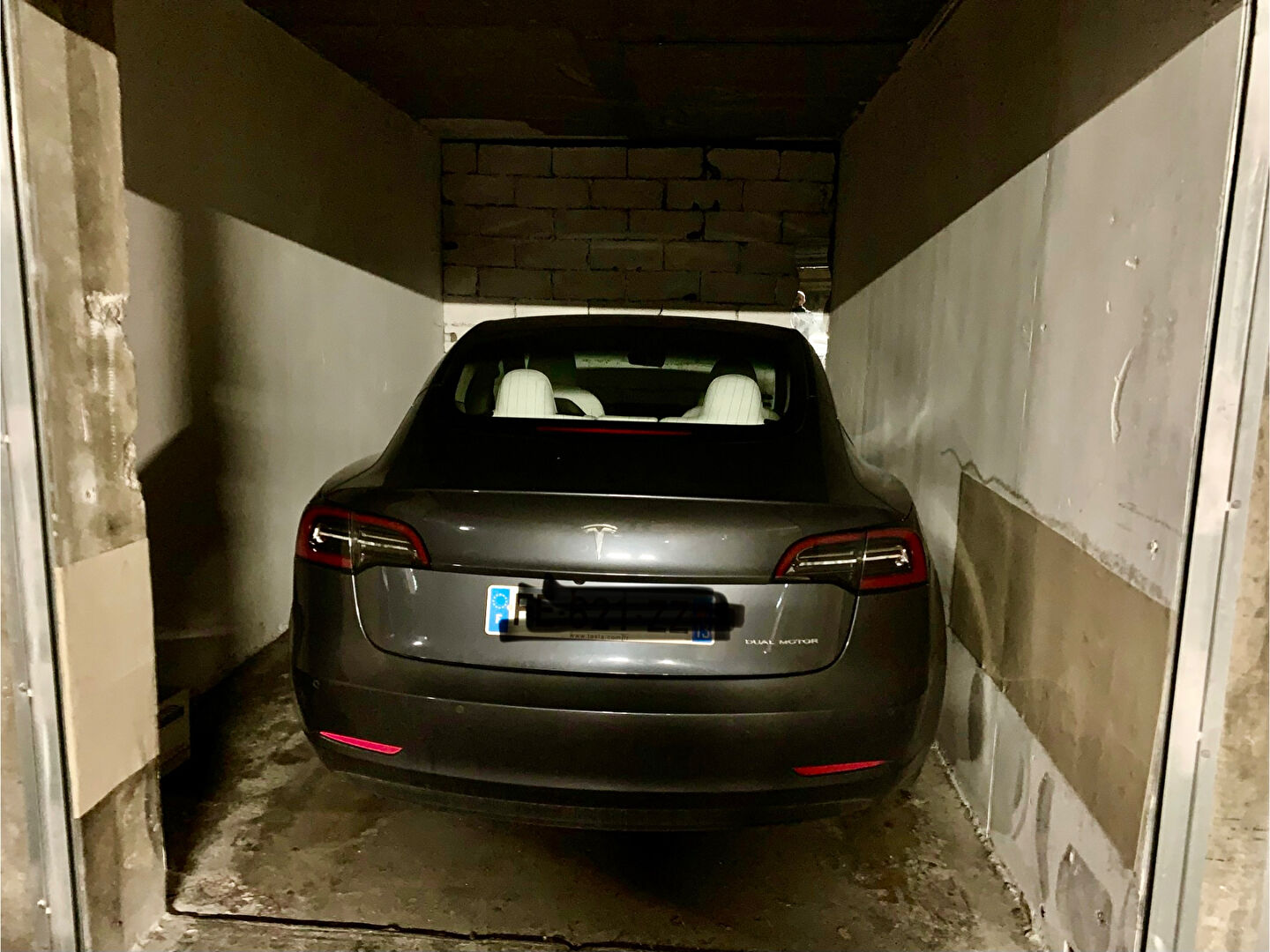 A vendeur un box fermé à Marseille 13006 - Quartier CASTELLANE