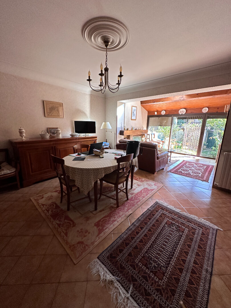 A VENDRE  BORDEAUX BELCIER Maison avec jardin et garage