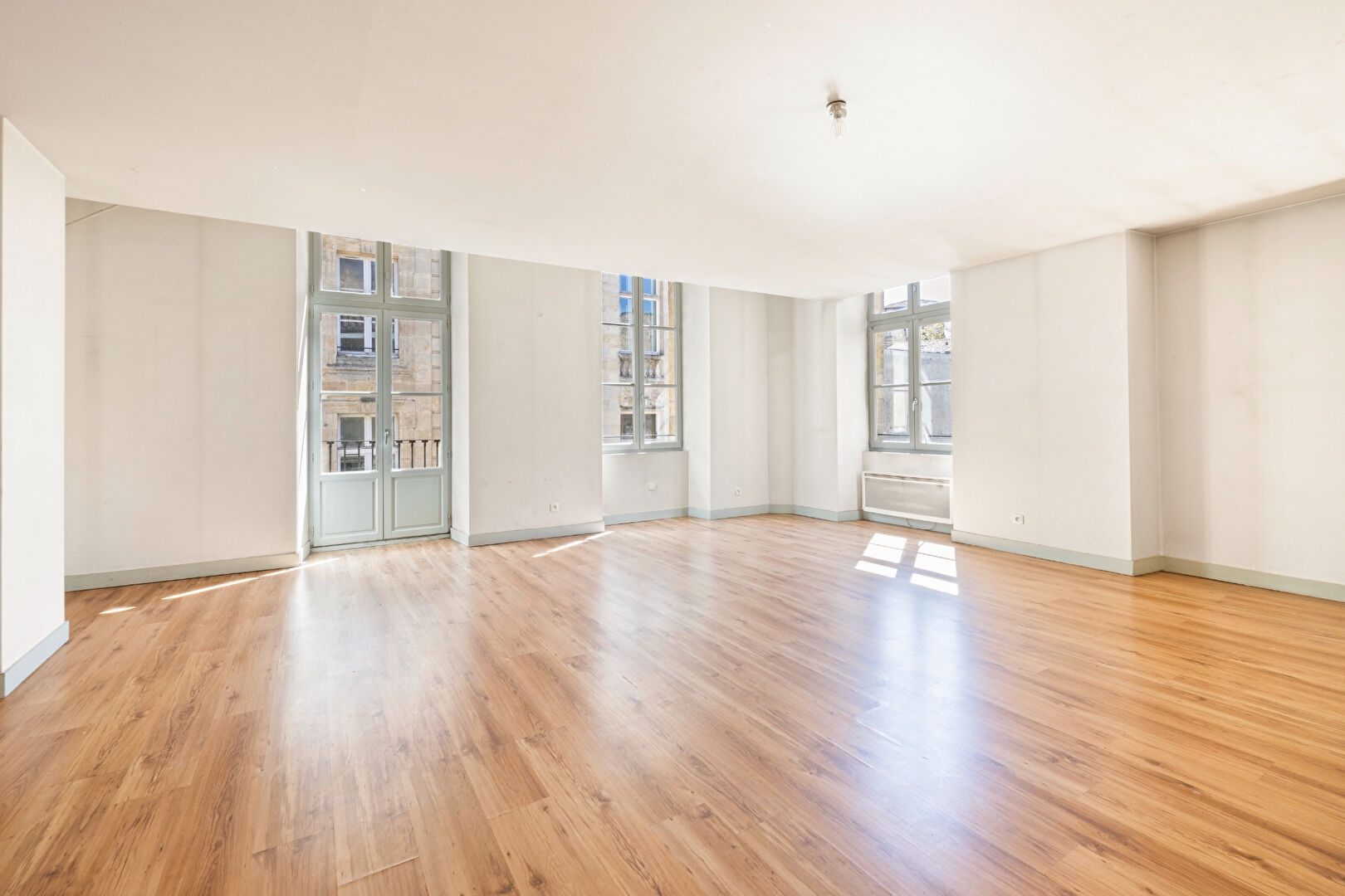 BORDEAUX SAINT-CROIX  APPARTEMENT 3 PIÈCES EN DUPLEX