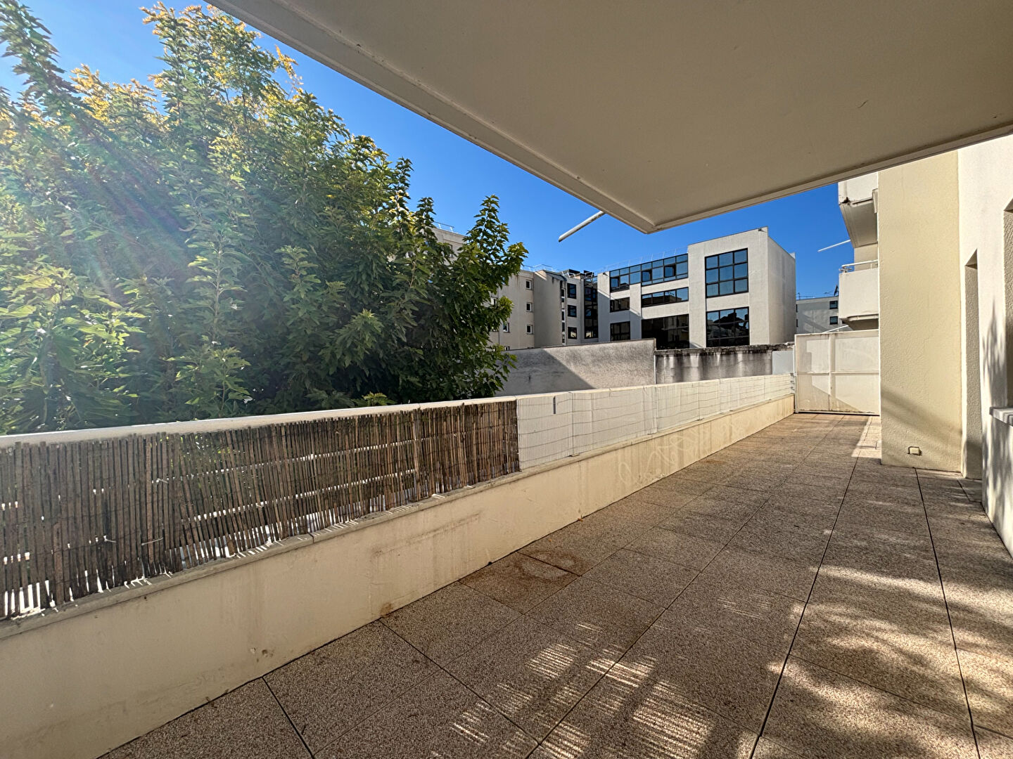 Appartement Bordeaux 3 pièces 66.95 m2 + terrasse + place de parking privative