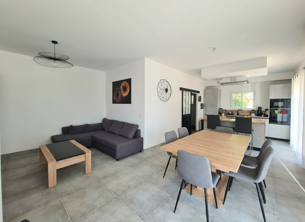 Photo A VENDRE EGULLES Maison récente 4 pièces de 99 m² avec piscine et Terrain de 407 m² à Eguilles (13510) image 3/6