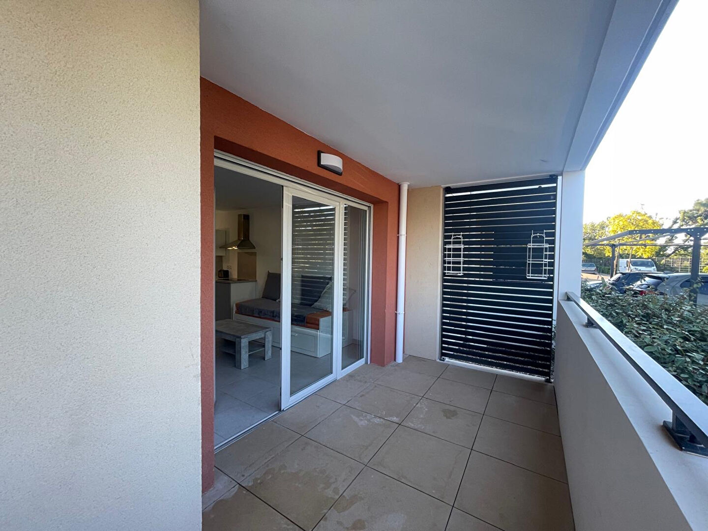 Photo A VENDRE - RESIDENCE SECURISEE ET RECENTE - T2 MEUBLE AVEC TRIPLE PARKING - 42.52m² image 4/6