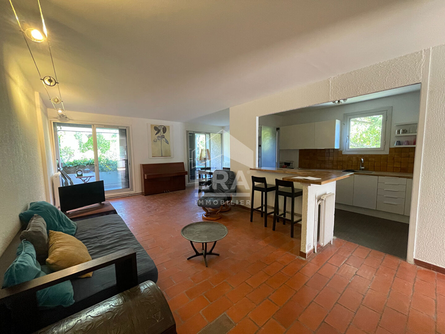 A LOUER - 3 PIECES MEUBLE - SECTEUR TORSE - TERRASSE - PARKING - PISCINE COLLECTIVE