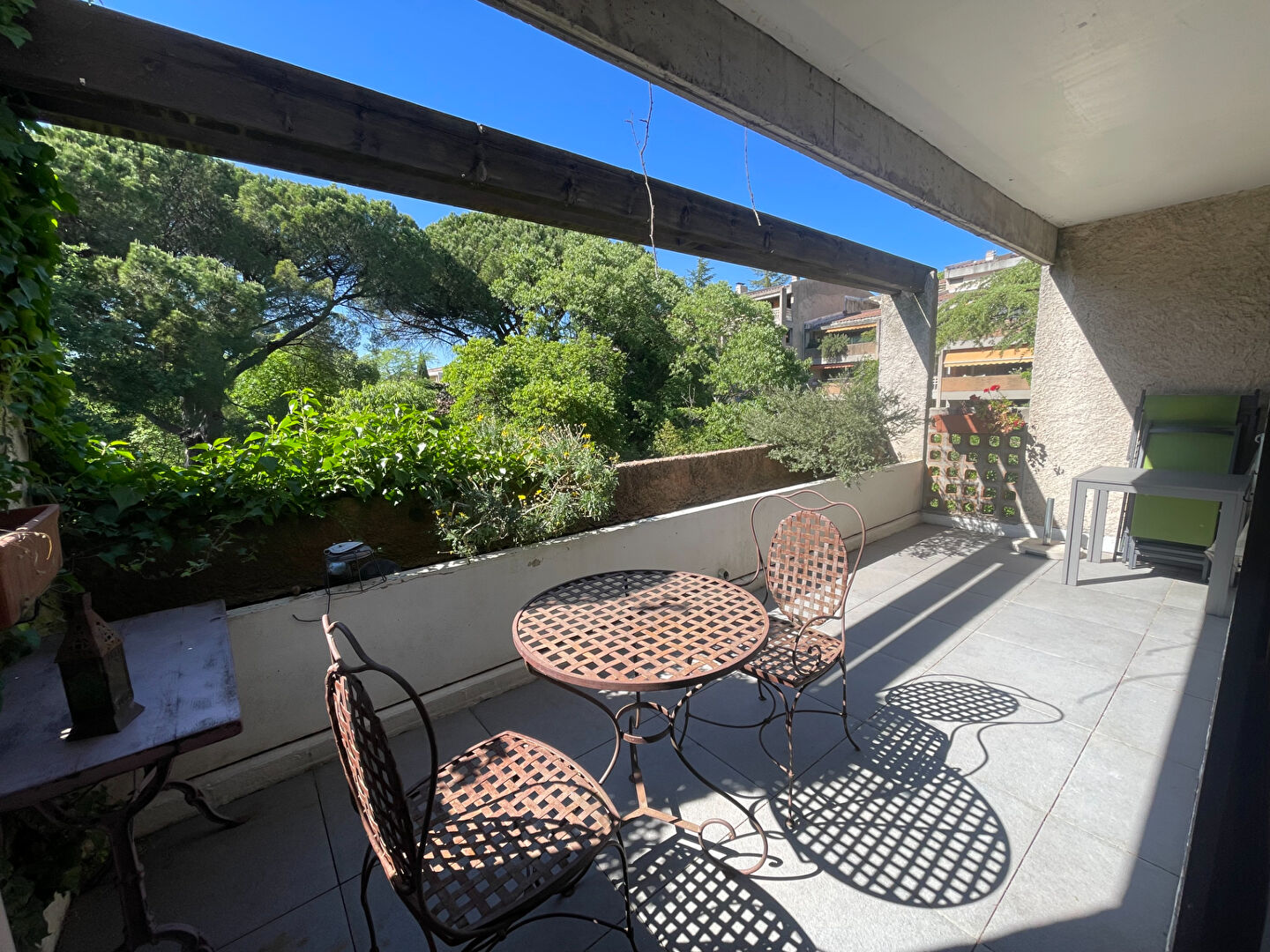 A LOUER - 3 PIECES MEUBLE - SECTEUR TORSE - TERRASSE - PARKING - PISCINE COLLECTIVE