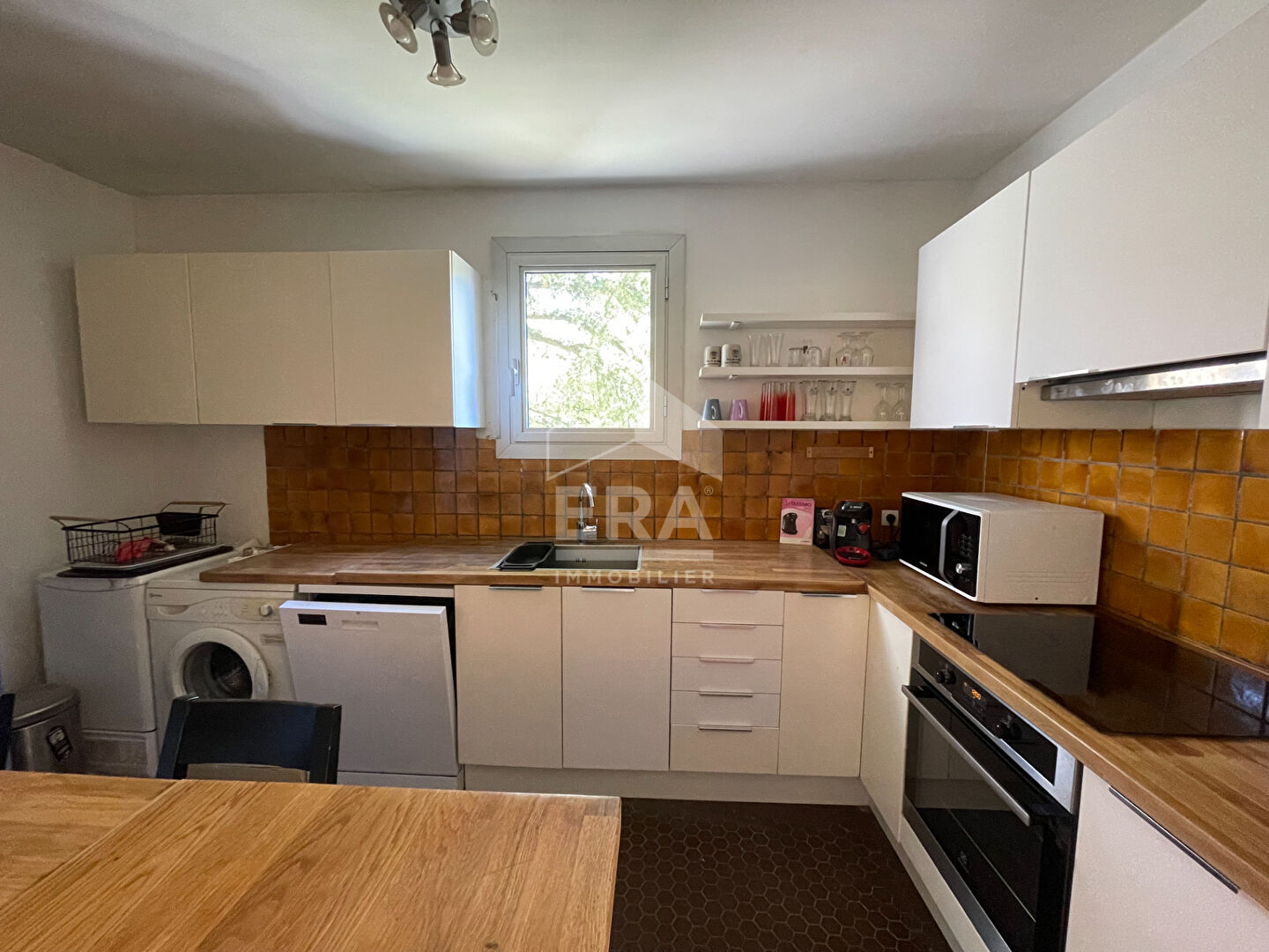 Photo A LOUER - 3 PIECES MEUBLE - SECTEUR TORSE - TERRASSE - PARKING - PISCINE COLLECTIVE image 4/6