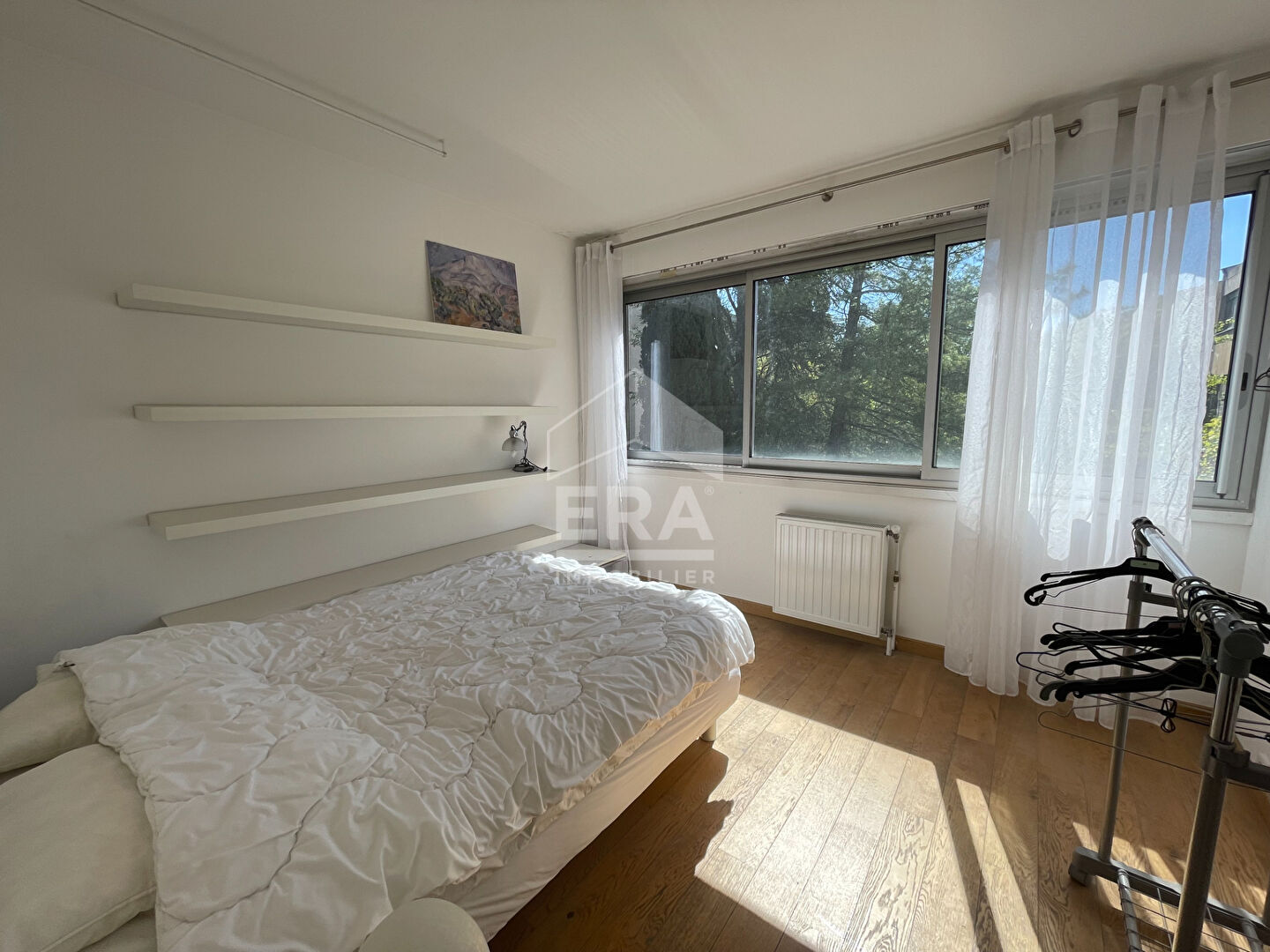 Photo A LOUER - 3 PIECES MEUBLE - SECTEUR TORSE - TERRASSE - PARKING - PISCINE COLLECTIVE image 5/6