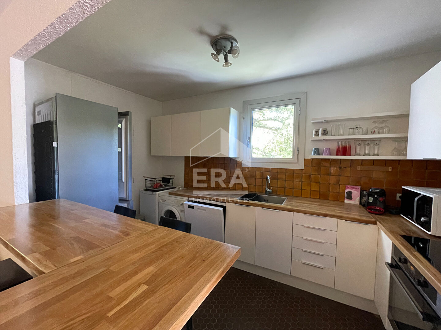 Photo A LOUER - 3 PIECES MEUBLE - SECTEUR TORSE - TERRASSE - PARKING - PISCINE COLLECTIVE image 6/6