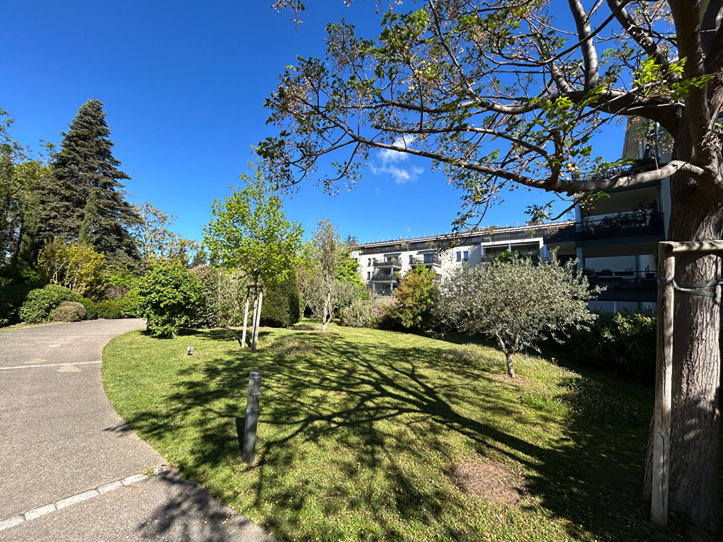 Photo A VENDRE dans résidence fermée un appartement 3/4 pièces avec terrasse et parking centre ville à pied image 1/6