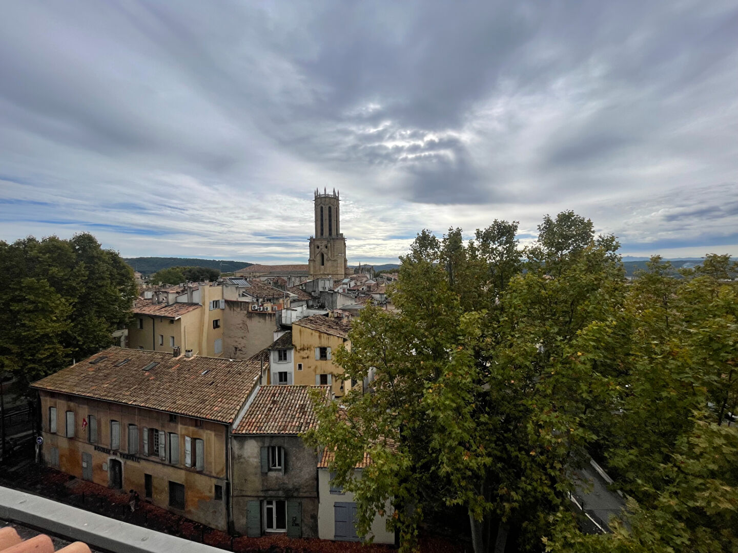 AIX EN PROVENCE - T4 MEUBLE EN CENTRE VILLE AVEC DOUBLE TERRASSE - 118 m²