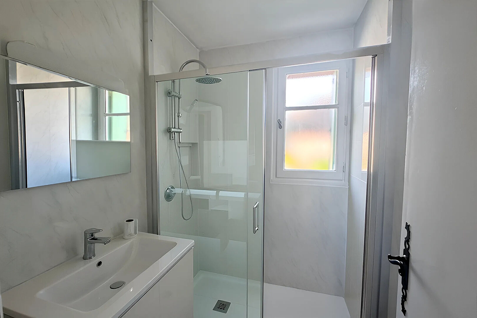 Photo A LOUER - LES MEES - BEAU T3 MEUBLE / NON MEUBLE - TERRASSE - JARDIN image 6/6