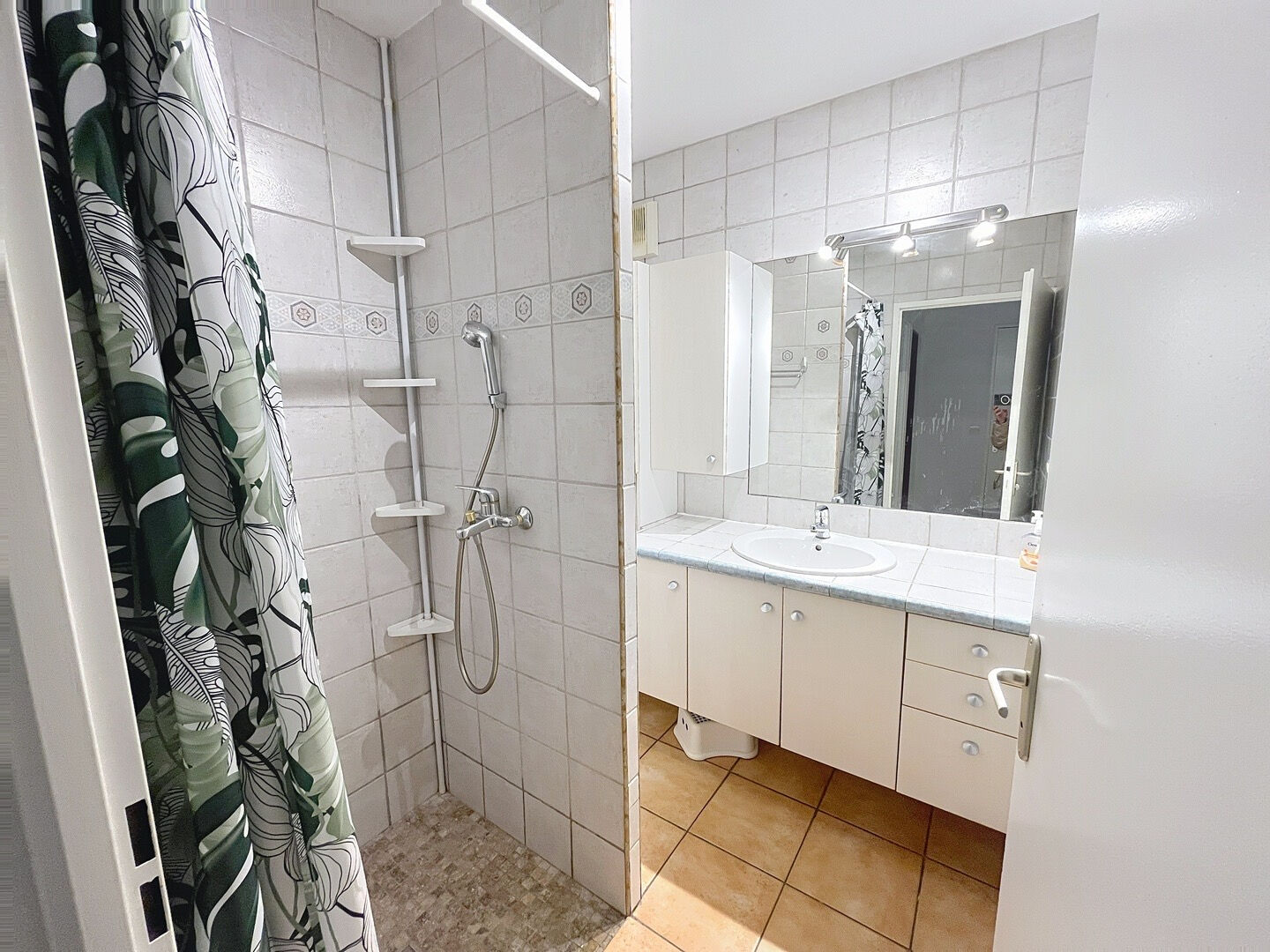 Photo Le THOLONET Appartement 3 pièces, PALETTE, TERRASSE 29 M², GARAGE, VUE DEGAGEE. image 5/6