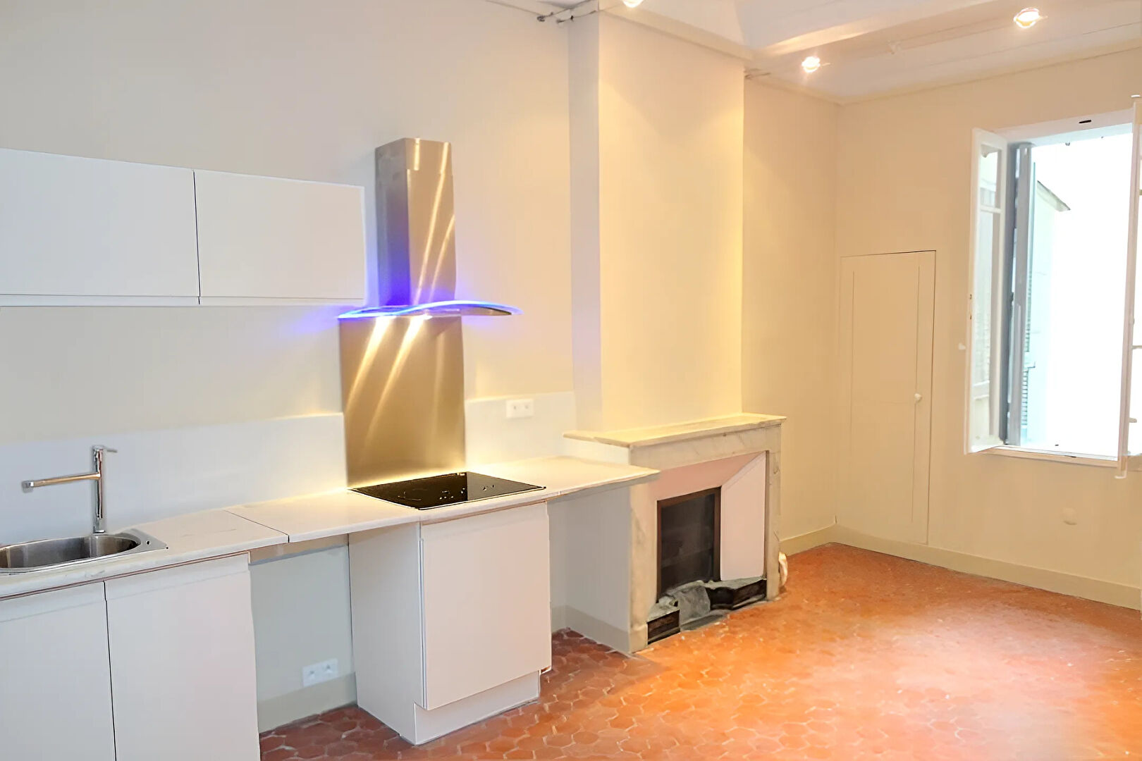 Photo QUARTIER MAZARIN - MAGNIFIQUE ET SPACIEUX 2 pièces - 60 m² - NON MEUBLE image 4/5