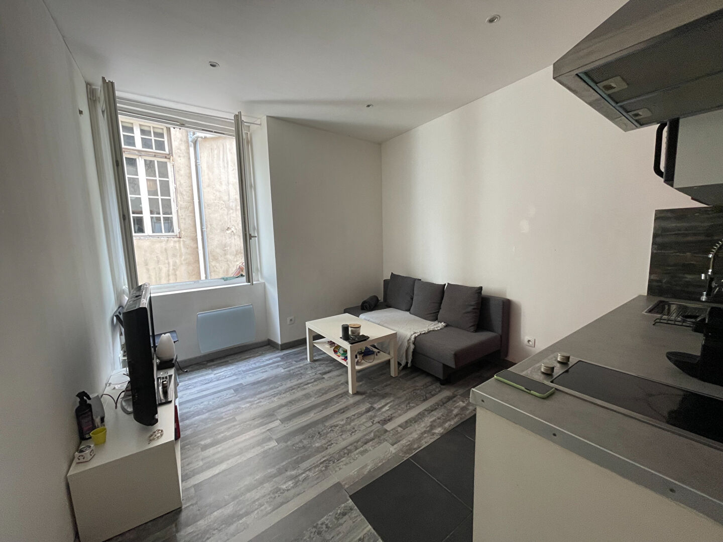 Photo A LOUER - MARSEILLE VIEUX PORT 7EME - 2 PIECES MEUBLE - TRÈS BON ETAT image 2/6