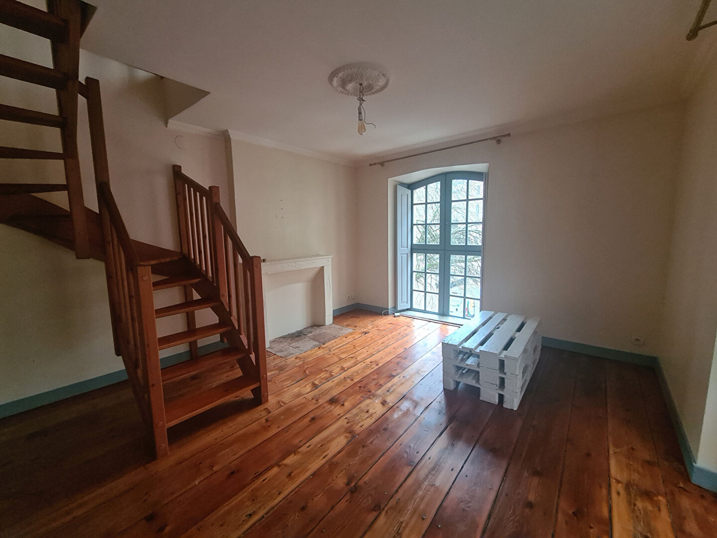 BORDEAUX PLACE SAINT PIERRE - A LOUER APPARTEMENT T2 EN DUPLEX