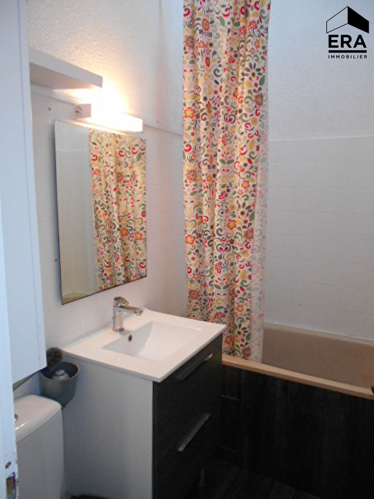 Photo A louer T2 meublé 40m2 immeuble pierre place Tourny image 4/5