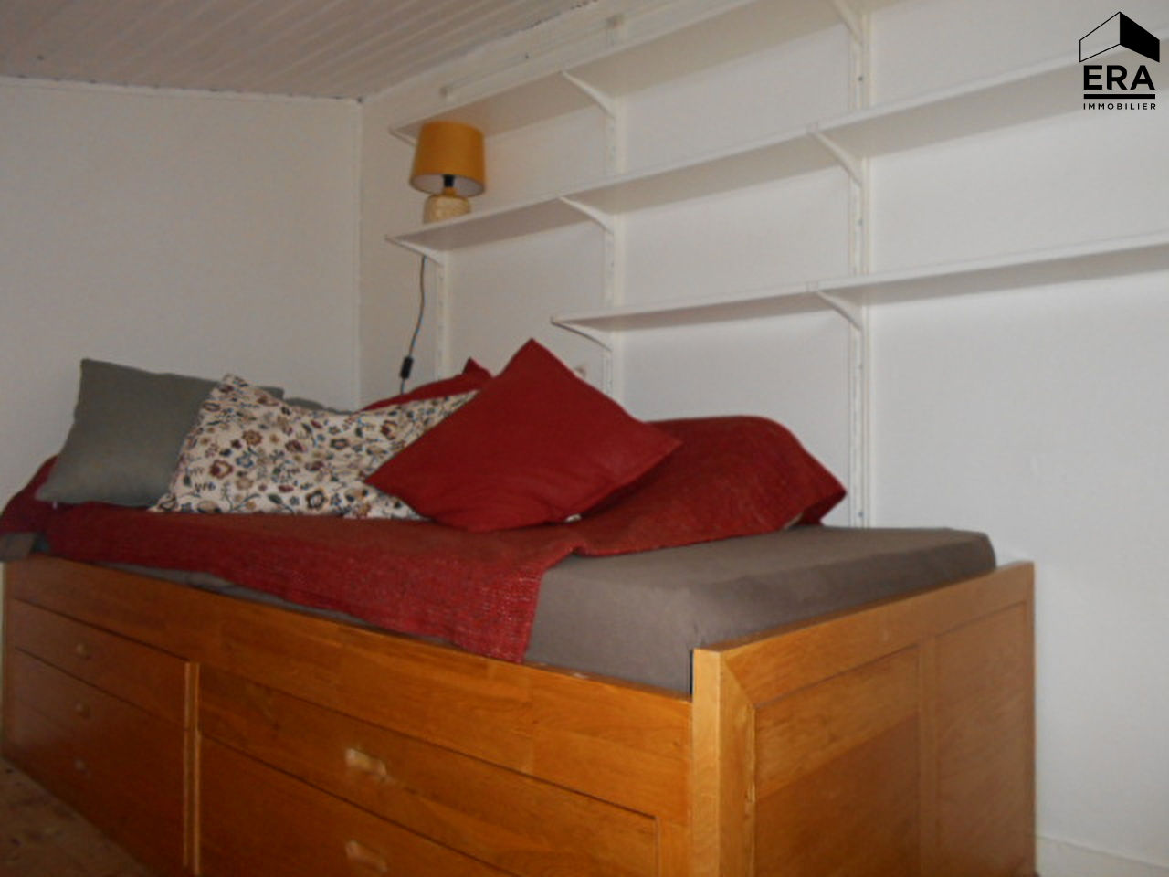 Photo A louer T2 meublé 40m2 immeuble pierre place Tourny image 5/5