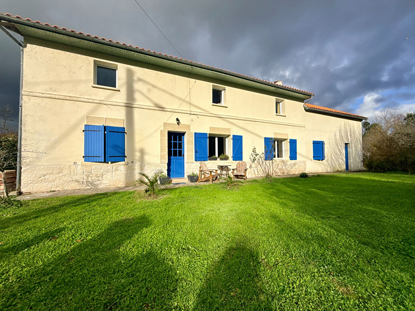 Maison en Pierre de plus de 230m2 à vendre à Saint Martin de Laye
